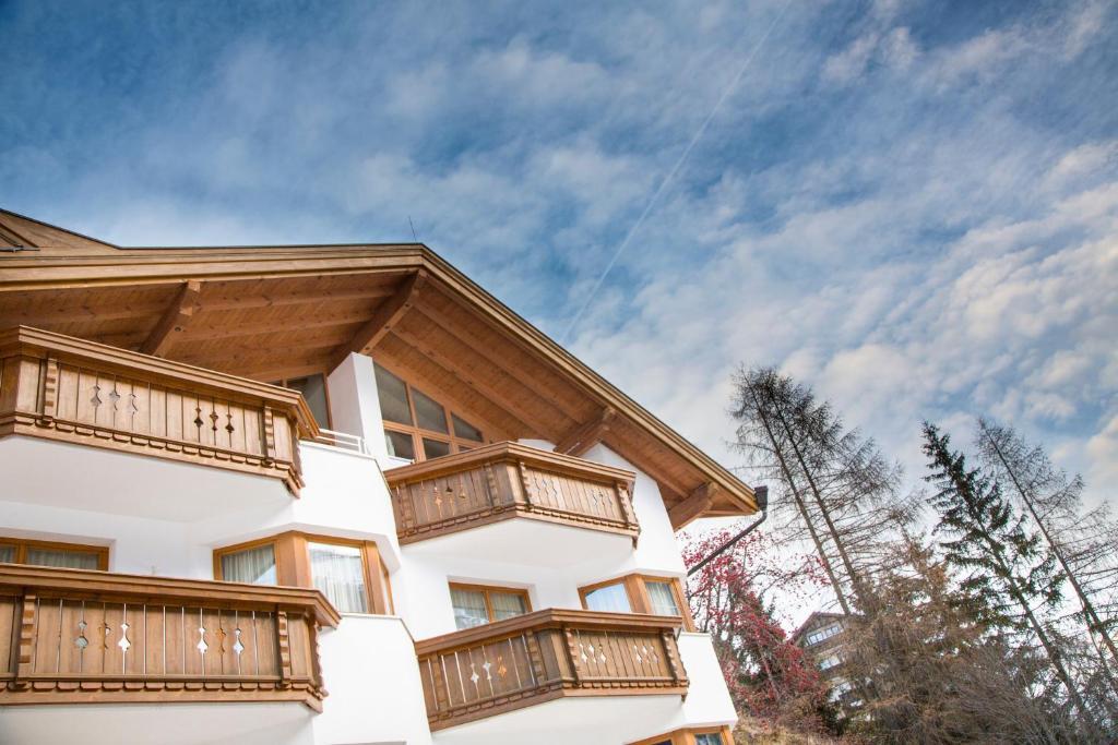 Fliana Arlberg Studios ซังคท์อันทอนอัมอาร์ลแบร์ก ภายนอก รูปภาพ