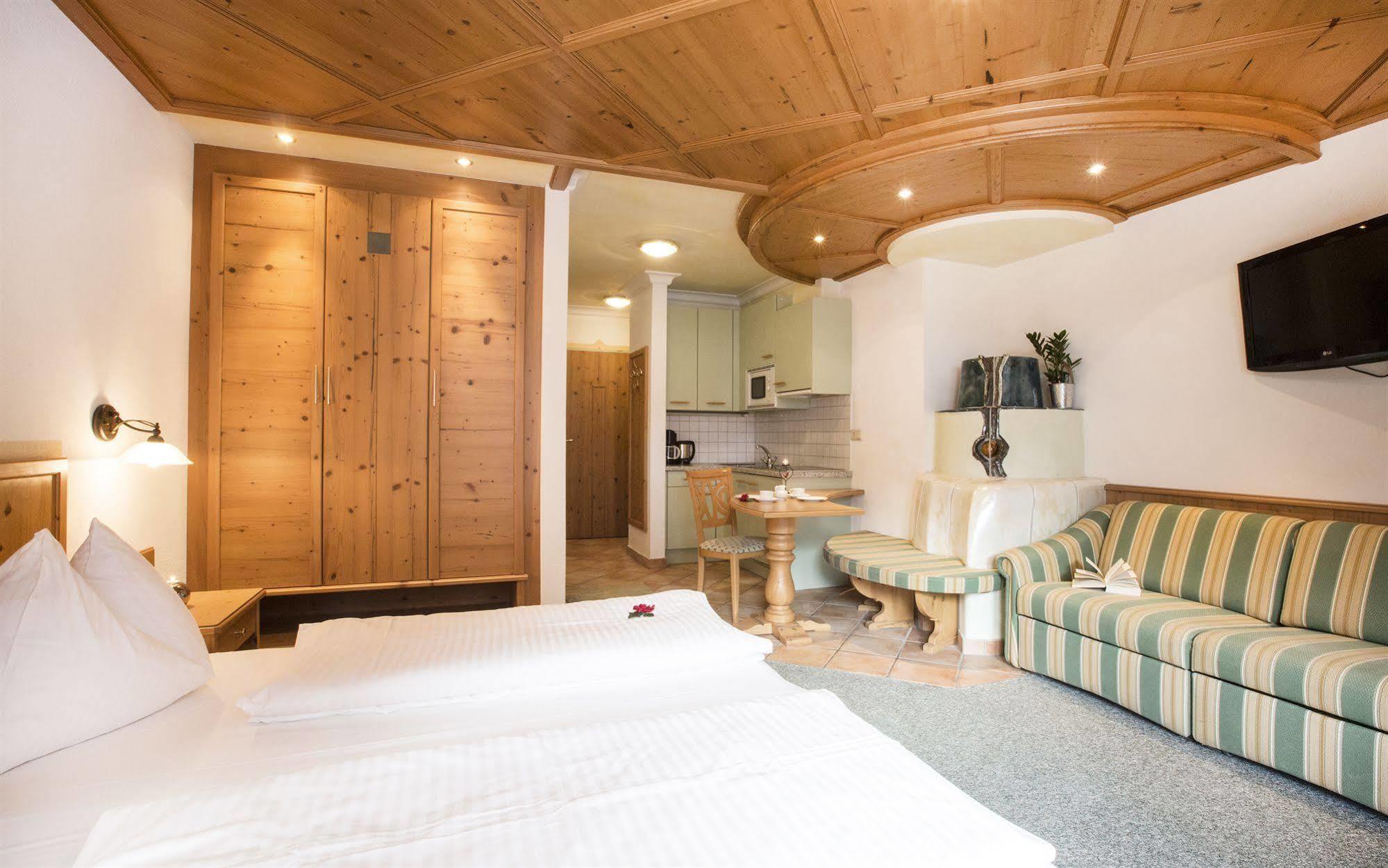Fliana Arlberg Studios ซังคท์อันทอนอัมอาร์ลแบร์ก ภายนอก รูปภาพ